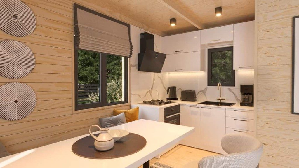Ahşap tiny house — orman kenarı yerleşim